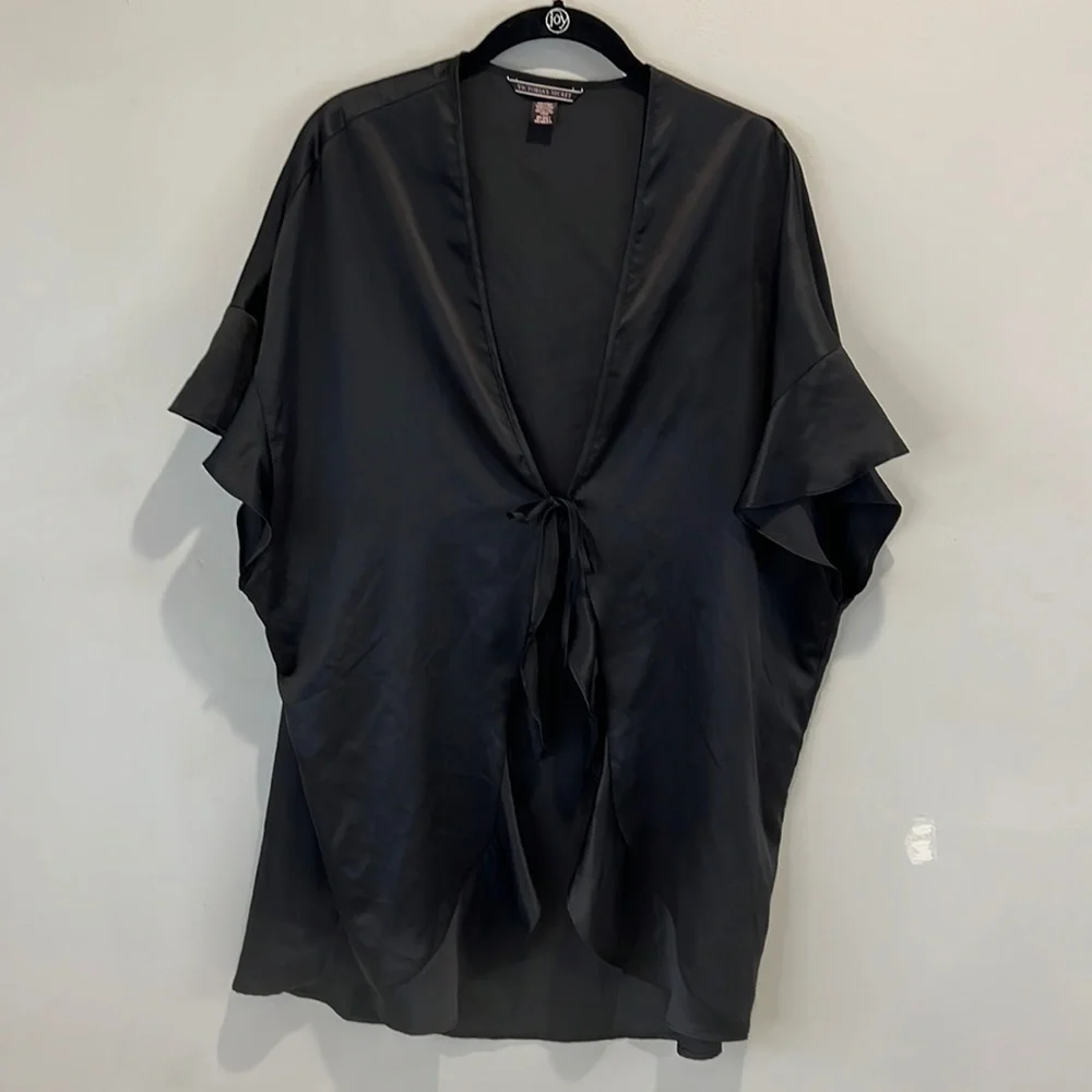 Victorias Secret front tie robe with ruffle detail on front & sleeves silky feel
